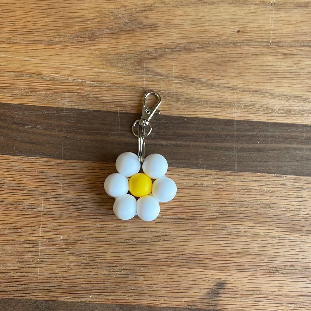 Daisy flower keychain